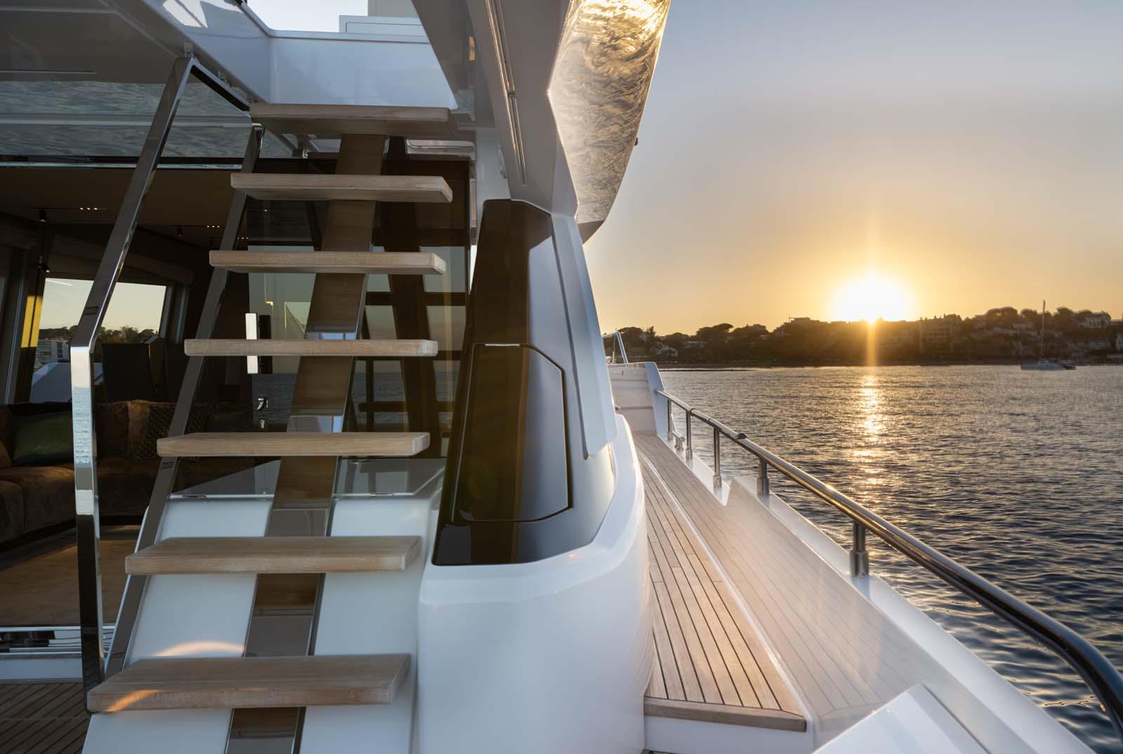 2022 FERRETTI YACHTS 720 